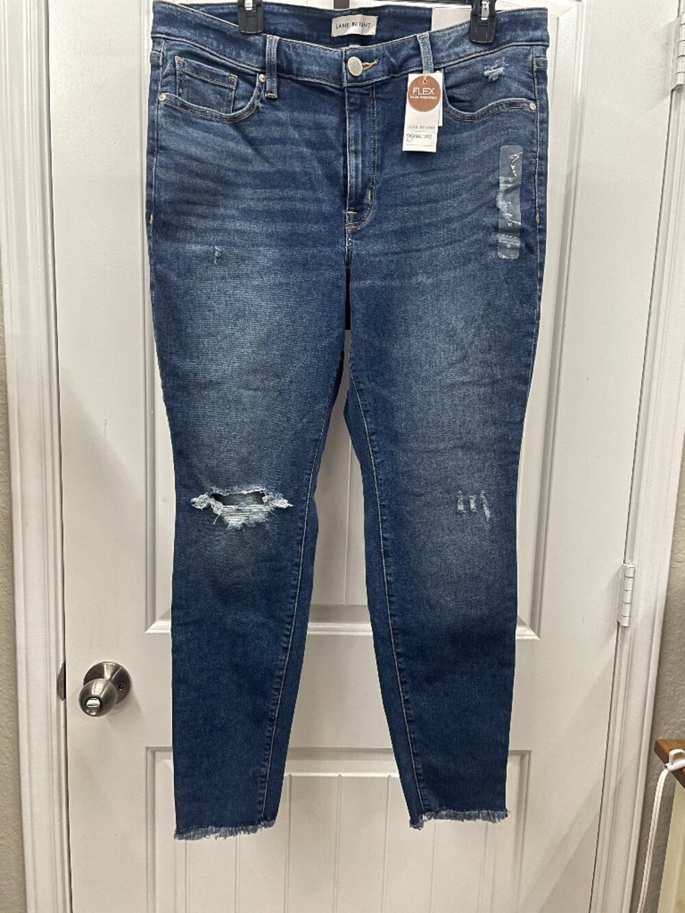 Lane Bryant Signature Fit Mid-Rise Super Stretch Skinny Jeans Raw Hem – Size 16